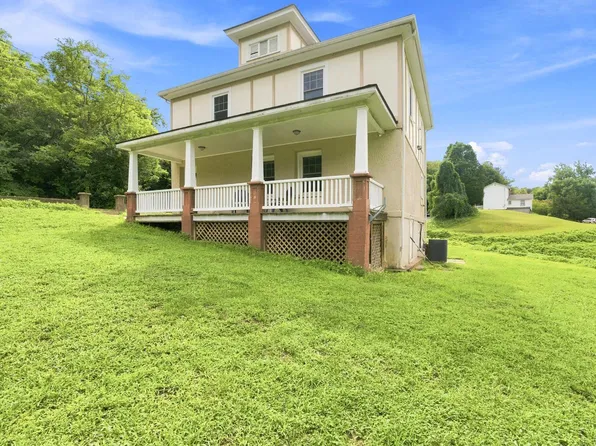 226 7th St, Madison Heights, VA 24572