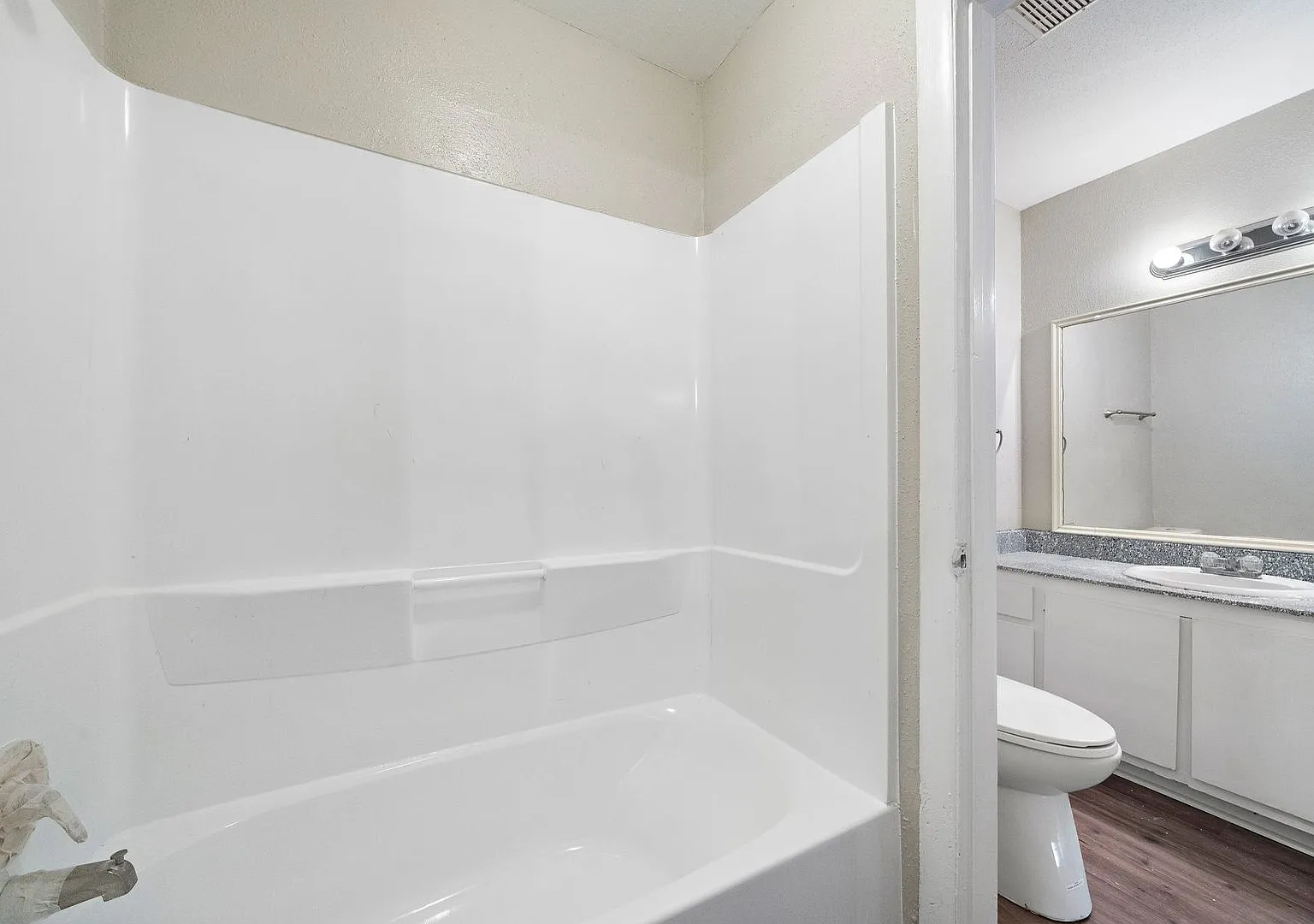 Green Park Apartments — Photo 4