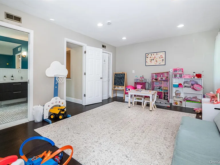 17 Edgewood Ave — Photo 22