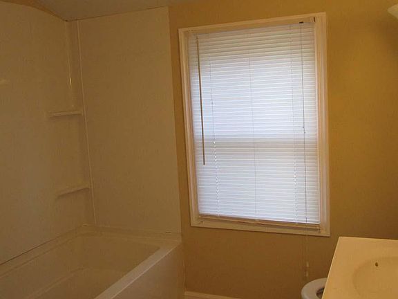3rd image of 1600 Lenore Ave