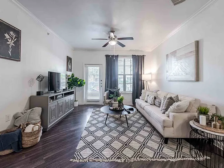 95twenty Apartments — Photo 2