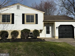 33 Hunters Dr, Mount Laurel, NJ 08054