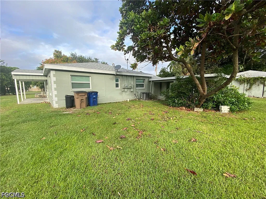 2 bed, 1.0 bath, 696 sqft, $1,200 — Photo 2