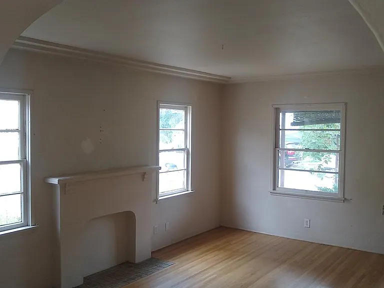 Parkman Ave — Photo 1