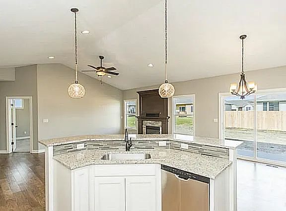 3rd image of 615 NE Bowman Dr