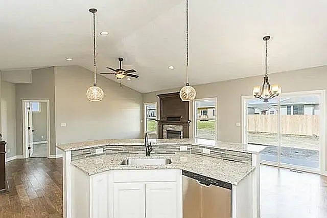 615 NE Bowman Dr — Photo 3