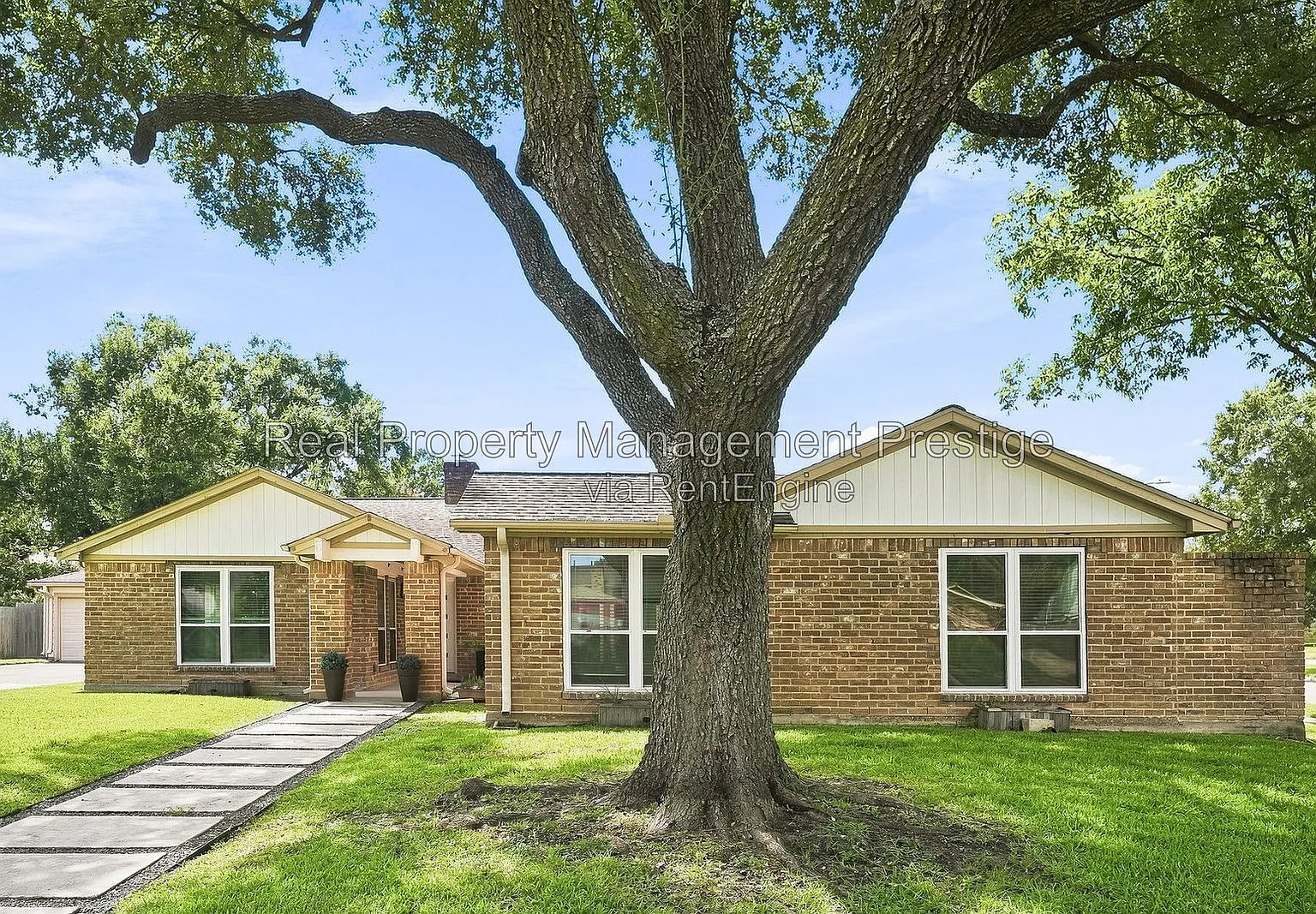 4 bed, 2.5 bath, 2426 sqft, $3,295 — Photo 2