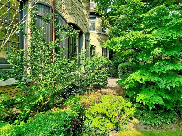 10 Blyth Dale Rd, Toronto, ON M4N 3M2