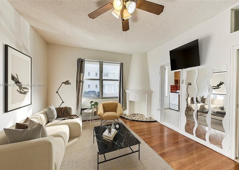 1st image of 900 Jefferson Ave APT 6