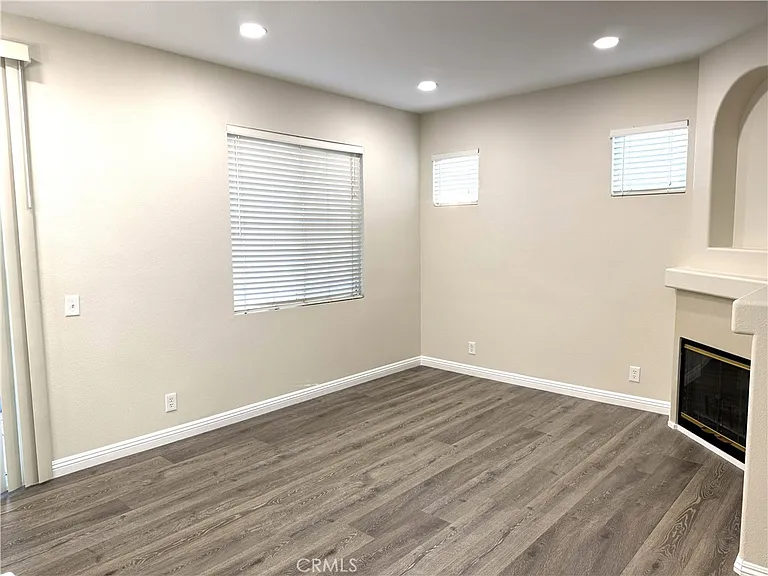 88 Mission Ct — Photo 2
