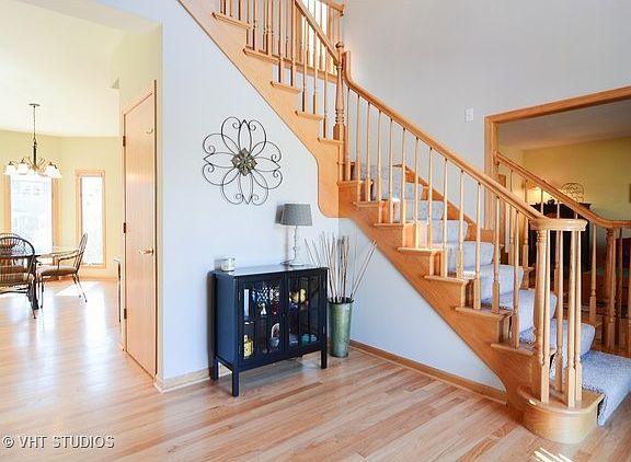 2nd image of 1049 E Thomas St