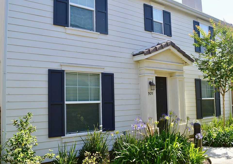 1st image of 909 N Woodbine Way