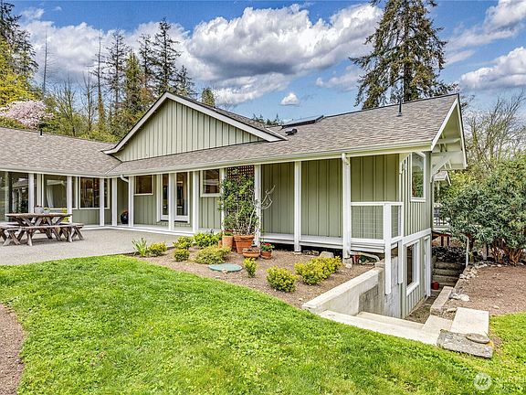 3rd image of 4185 Point White Drive NE