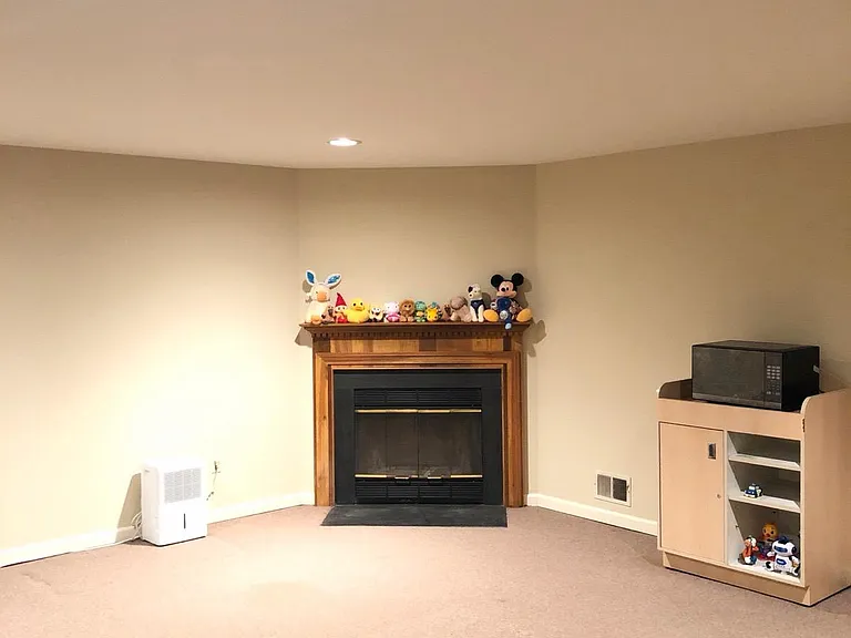 166 Surrey Ct #166 — Photo 12