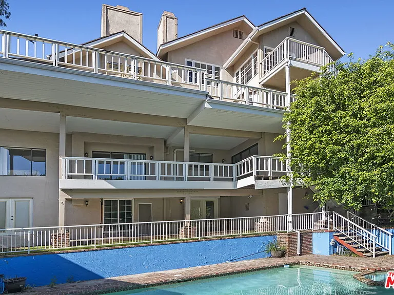 1478 Sunset Plaza Dr — Photo 24