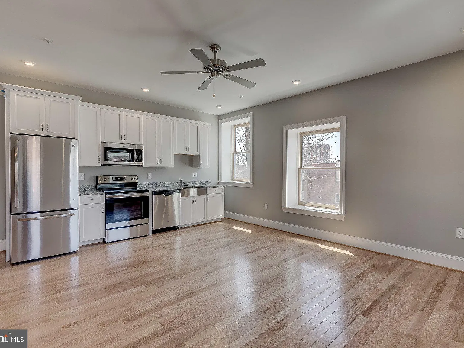 1214 Eutaw Pl — Photo 4