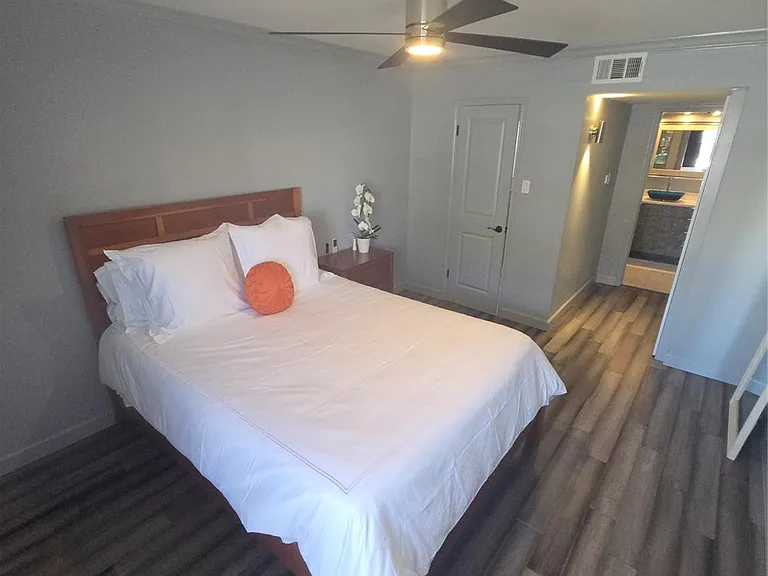 2250 Bering Dr — Photo 5