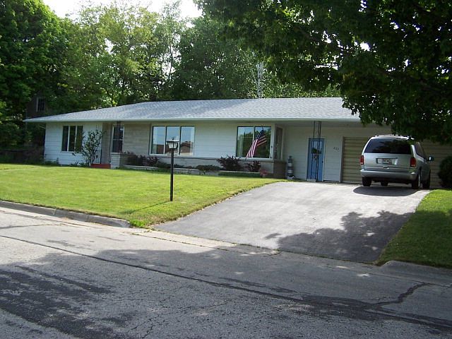 1st image of 223 N Elgin Ave