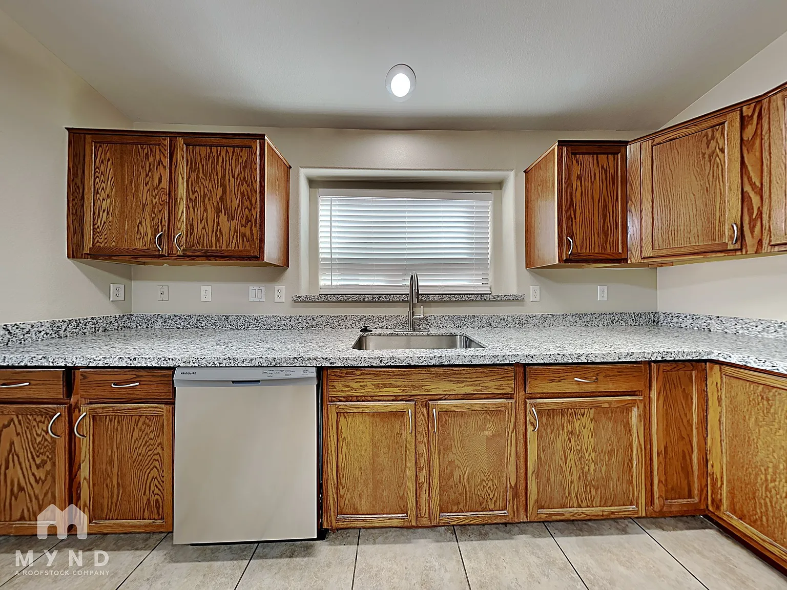 3 bed, 2.0 bath, 1527 sqft, $1,799 — Photo 4