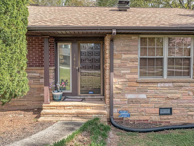 1416 Hilltop Dr — Photo 3