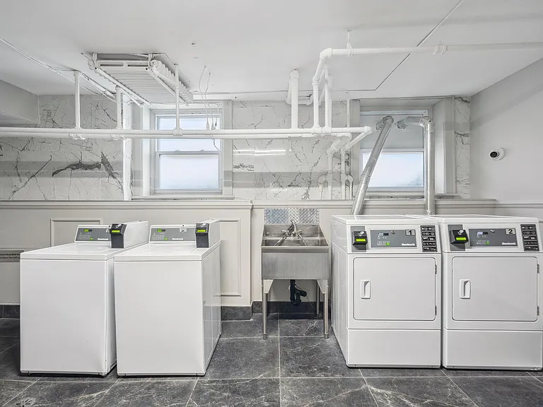 407 Elgin St — Photo 25