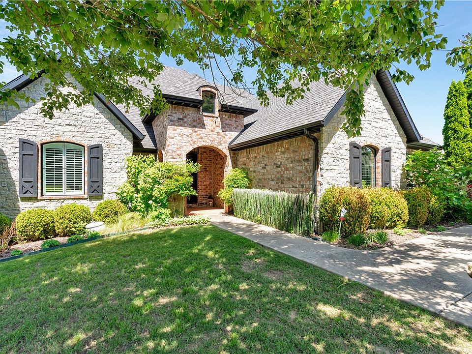 1st image of 2944 E Pebblestone Dr