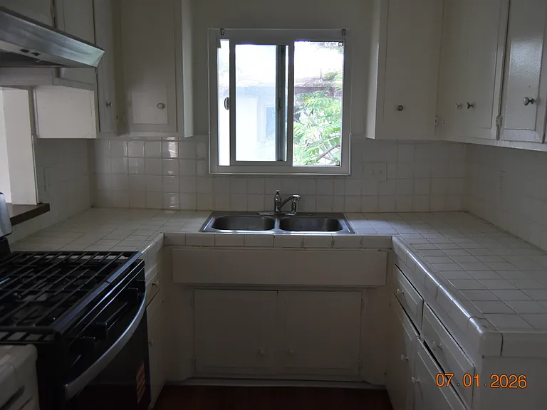 1566 S Garey Ave — Photo 5