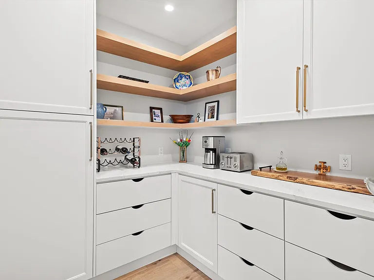 110 Bowles Dr — Photo 1