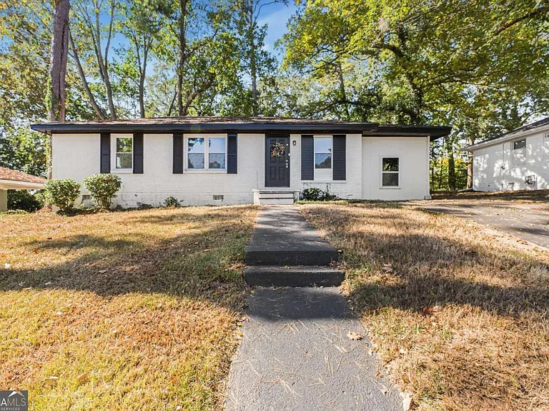 2905 Gresham Rd SE — Photo 4