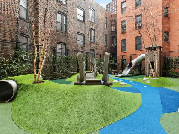 200 East 95th Street image 27 of 28