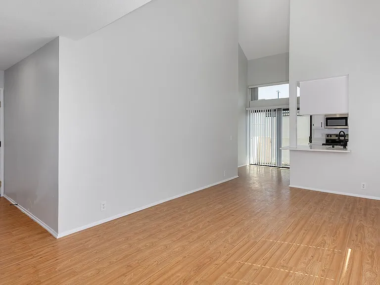 132 Clark Dr — Photo 36