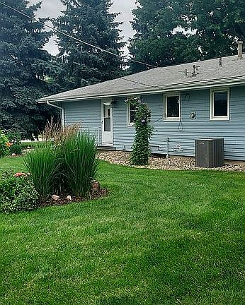 3rd image of 208 Rose Ave