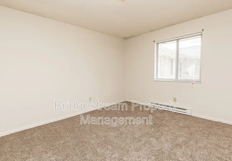 4327 Powell Rd — Photo 7