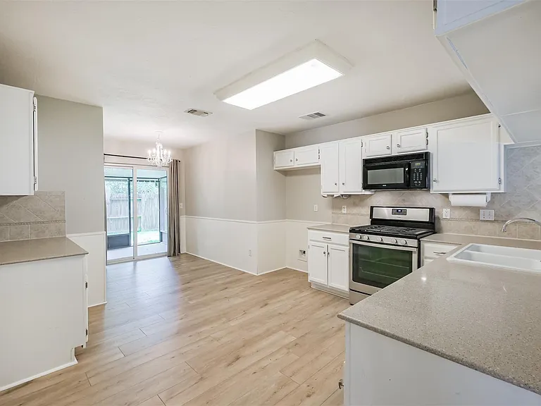 2315 Cunningham Dr — Photo 7