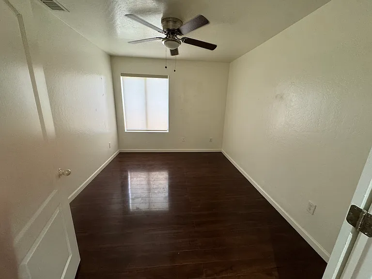 1727 E Pontiac Dr — Photo 30