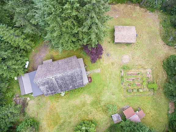 3rd image of 1451 Toonerville Dr NE