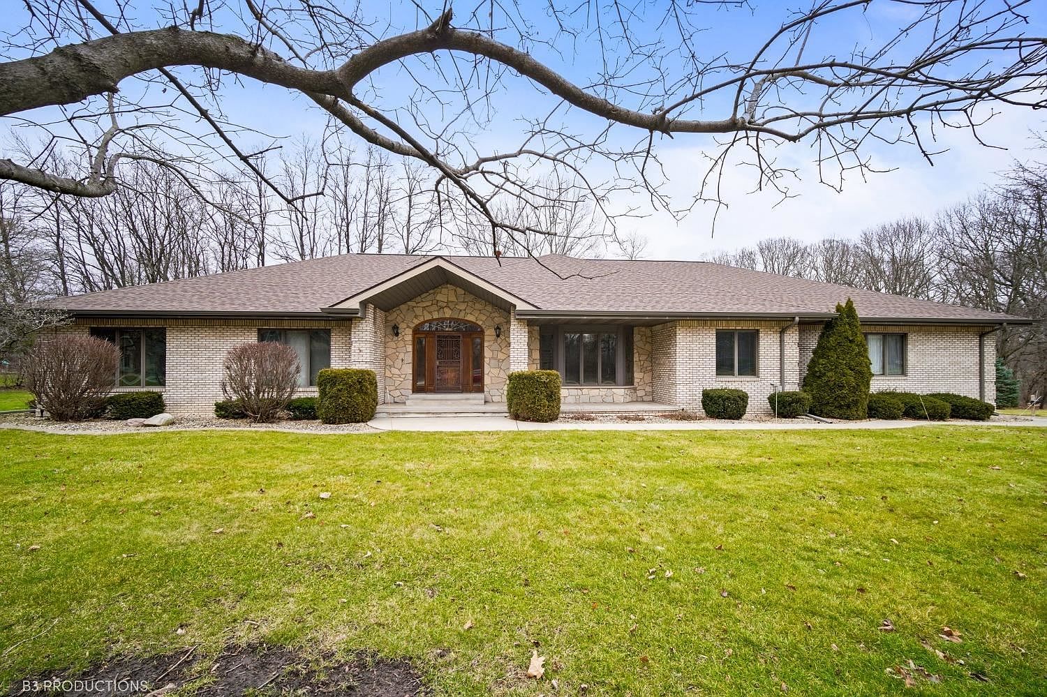 2302 Old Oak Dr, Valparaiso, IN 46385 Zillow