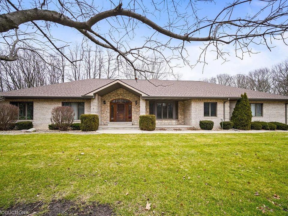 1st image of 2302 Old Oak Dr