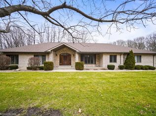 2302 Old Oak Dr, Valparaiso, IN 46385