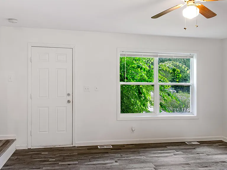 278 N Franklin St — Photo 14