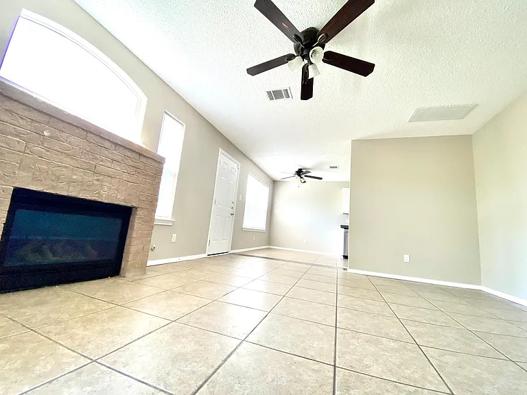 1703 Sylvia Ln — Photo 31
