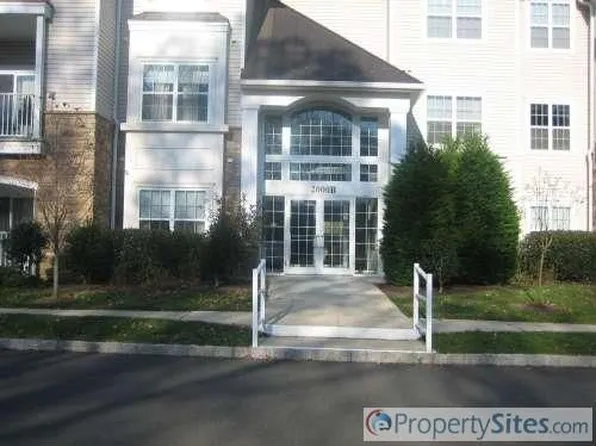 2207 Conrad Way, Somerset, NJ 08873