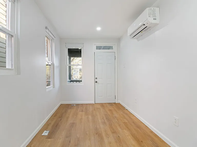 1428 A St SE #3 — Photo 11