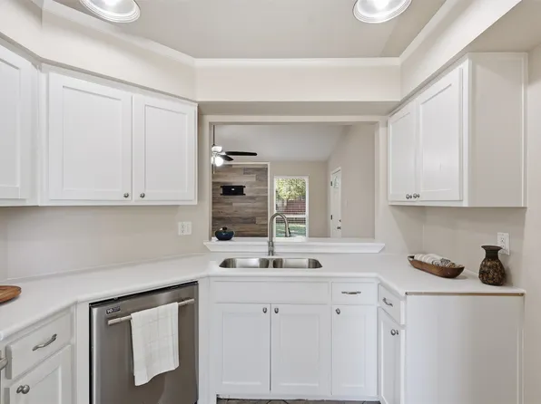 2606 Worth Forest Ct, Arlington, TX 76016