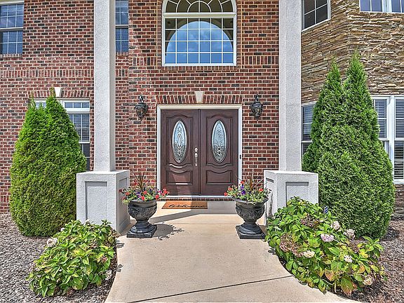 5th image of 5015 Rose Garden Cir