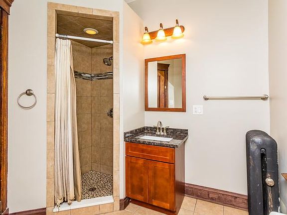 4th image of 1043 W Dakin St #1A