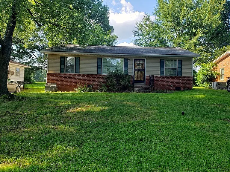 5032 Anderson St — Photo 1