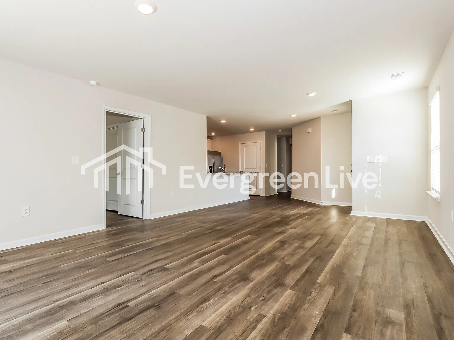 4 bed, 2.0 bath, 1597 sqft, $1,745 — Photo 3
