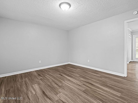 4th image of 1884 Conerly Dr