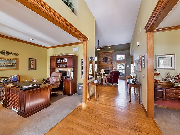4th image of 953 Academy Ln